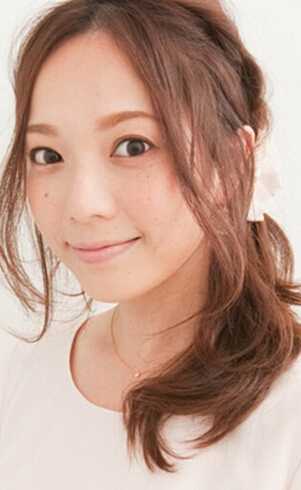 韩式侧发型扎法 演绎夏日清甜造型
