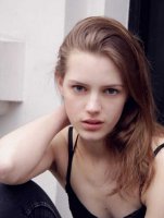 鹅蛋脸合适什么发型？女明星演示鹅蛋脸发型
