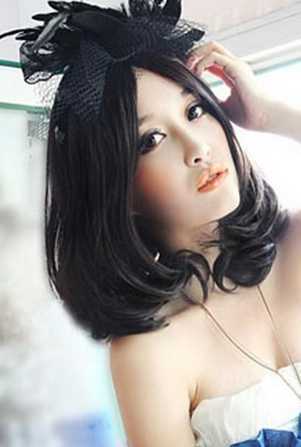 中分梨花头发型 女生必备的知性平分梨花头发型