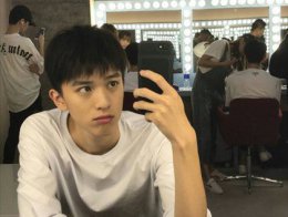 男中学生发型合适哪种发型 阳光短发才是中学生的最佳发型选择