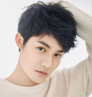 男生什么发型显得脸小 显脸小又修颜的男士发型图来一波
