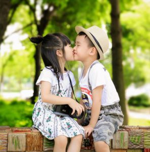 简约风的长脸窄额头女生发型设计教程