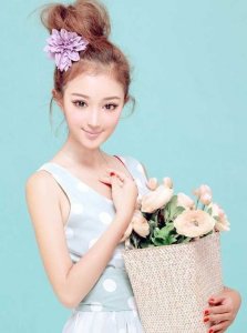 清纯MM的最爱 多款甜美丸子头发型图片