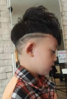 幼童两边铲短头发造型 呆萌活泼的孩子发型