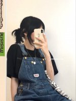 短发女生穿搭 减龄牛仔背带裤｜又扎头发了