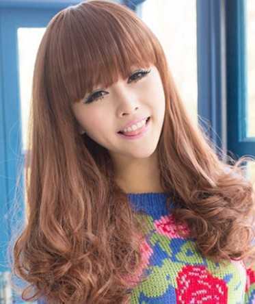 减龄+修脸 2022春季齐刘海卷发演绎甜美风