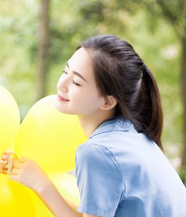 女中学生扎马尾辫发型的方法 蓬松马尾辫发型