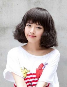 内扣梨花头 甜美女生内扣梨花烫发型图片