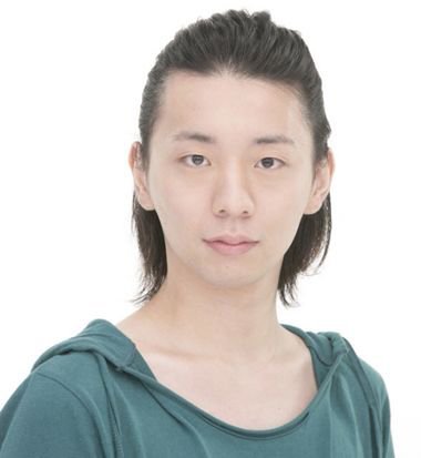 男士头顶扎辫子 扎辫子的男生发型