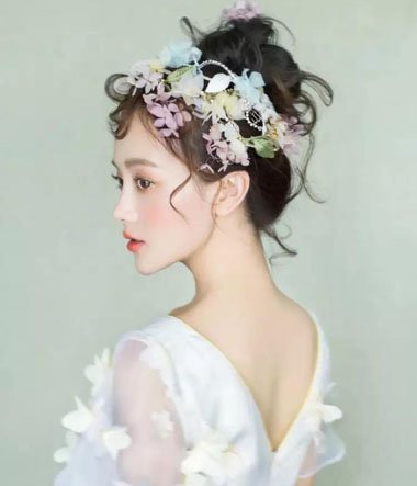 结婚脸大梳什么发型 脸大的新娘子适合什么发型