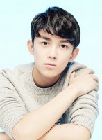 小鲜肉的发型 小鲜肉减龄蘑菇头男生发型