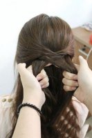 女生梳头发技巧 时尚的半扎发造型设计方法