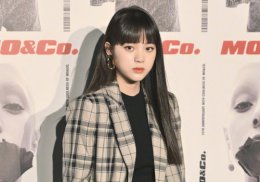 方脸女孩换发型选对刘海很关键 漂亮方脸女生刘海发型都很经典