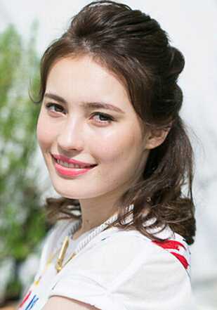 甜美公主头怎么扎 甜美公主头半扎发发型教程