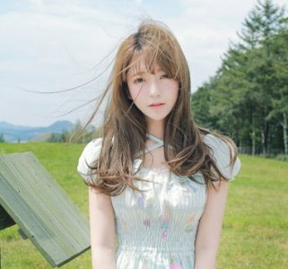 今年流行什么直发发型 女孩子漂亮的长直散发发型图片