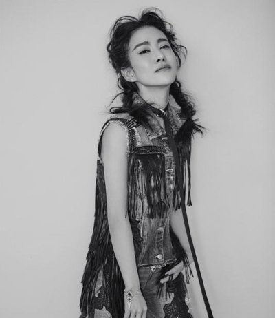郭柯彤双马尾变身酷girl 女明星谁的双马尾造型最