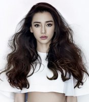 长脸合适什么发型 长卷发发型修饰脸型效果好