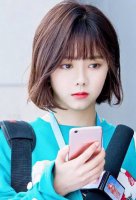 18岁女孩子合适的卷发造型 养眼有气场的卷头发演示