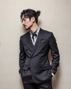 男士留胡子显老气？ 男士留胡子选对发型立马变魅力型男