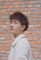 大宽额头男生剃短发造型 阳光帅酷气的短头发图片