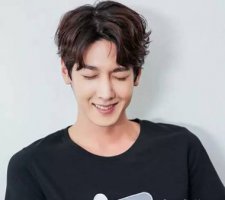 男生留平分过渡期发型 男生留平分多久剪一次头发对比好