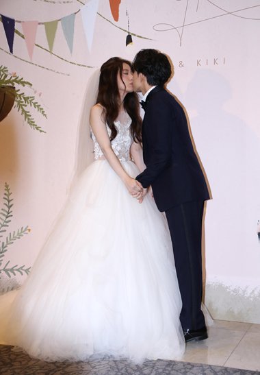 歌星林宥嘉大婚的烫发 新郎纹理烫发显酷气