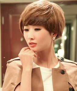 时尚波波头发型 展现少女的甜美可爱气质