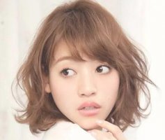 女生齐肩凌乱微烫发型图片 演示微烫发型如何打理