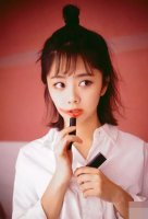 绑头发前做足准备才能打造时尚 脸小女生扎潮发斩男撩人造型