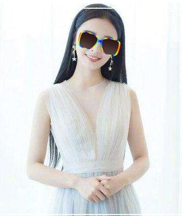 直发留什么刘海最好看？直发合适染什么发色？