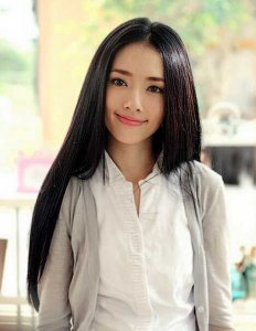 清纯女神范女生长发发型 抢眼又迷人
