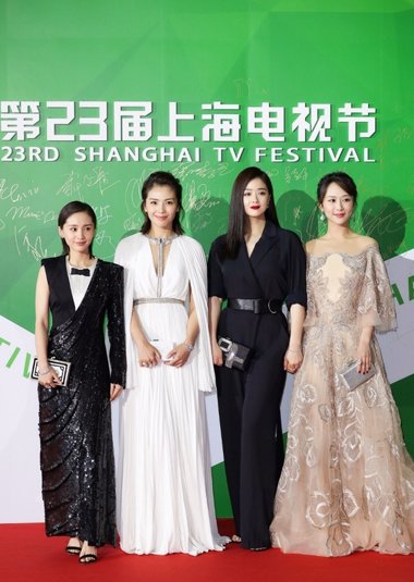 争奇斗艳的明星红毯 谁的发型最能吸眼