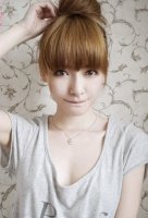 女生扎冲天丸子头闪亮美时尚度 韩式梳扎发吸引人们眼球发型