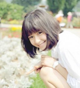 短发烫发也清纯 灵动气息女生短发烫发发型