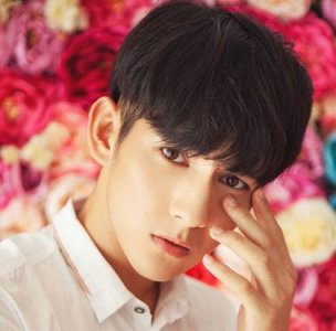 头小的男人做什么发型漂亮 合适小头的男生发型图片