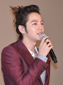 男生帅气好看的长发发型 男生阳光好看的长发发