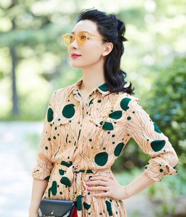 择天记圣后陈数街拍发型 这个女王一点也不老