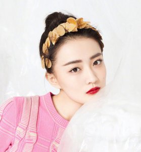小方脸徐璐超短发变中发更美了 徐璐创意扎发发型个性十足