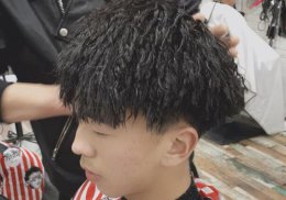 头发少男生梳蘑菇头最好全烫卷 男生呆萌时尚全头卷蘑菇头短发设计