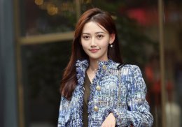 流行染发+中分长直发圆脸女生美的大方时尚 拒绝邻家小妹妹的幼稚