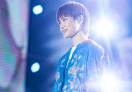 李宇春秋季最新短直发造型look 清新短发+前卫染发点亮整个秋天