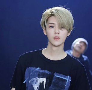 男生染发时尚颜色样式中 亚麻色染发系列最具独特层次感