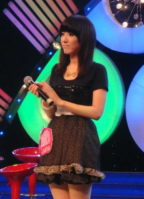 2011快女刘忻长发发型更显女人味