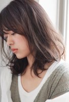 高端流行齐肩发打消土气 线条柔靓女生卷发展示