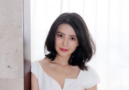40岁高圆圆梳黑色齐肩发美回周芷若 高圆圆示范黑色披肩发正确梳法