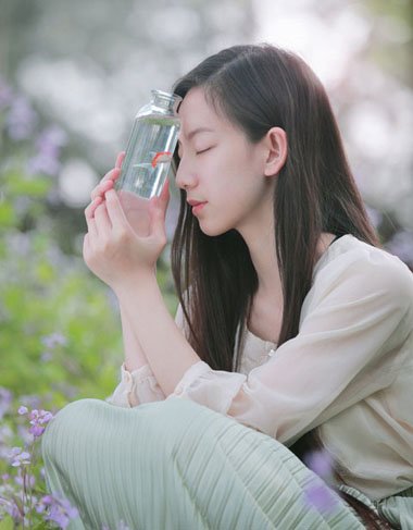 脸有点胖圆脸该设计怎样的发型 胖人圆脸长发发
