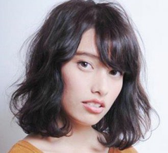 性感女生三角形发型 好看的女生宽脸女生适合发