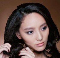 成熟女人怎样盘头发 中年女士盘头发的方法图解