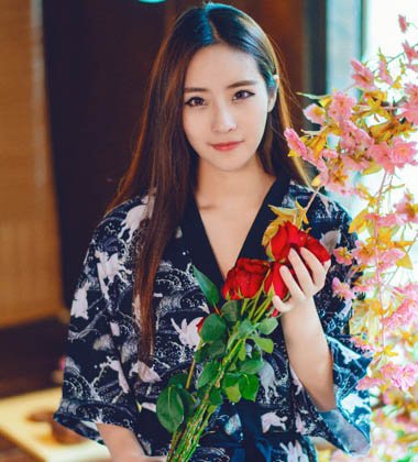 长头发烫直好看吗 长头发直发女孩图片