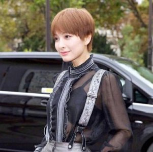 吴昕巴黎行短发染发 超时尚吴昕斜刘海短直发发型图片